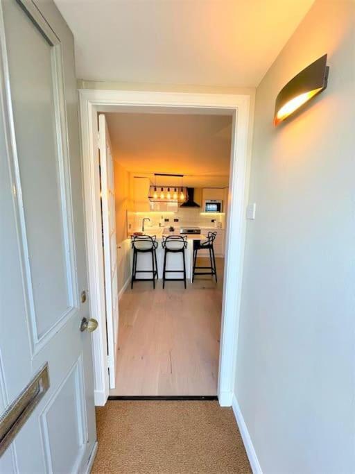 Stylish, Central And Cosy 1Bd Nr Canongate Edimburgo Exterior foto