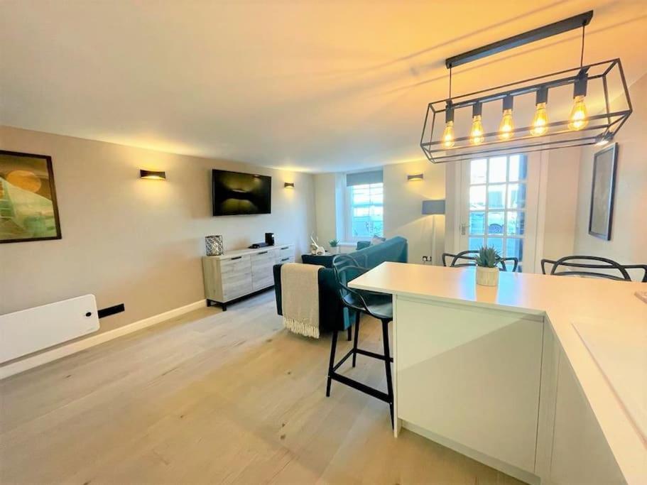 Stylish, Central And Cosy 1Bd Nr Canongate Edimburgo Exterior foto